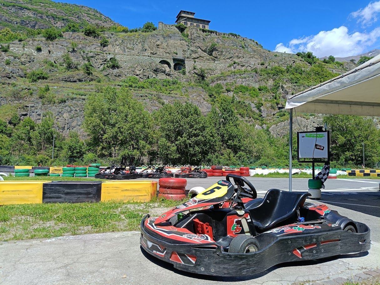 Go-kart track La Quercia 58 in Pontey, Aosta Valley, with mountain views and Castello Gamba in autumn and winter.