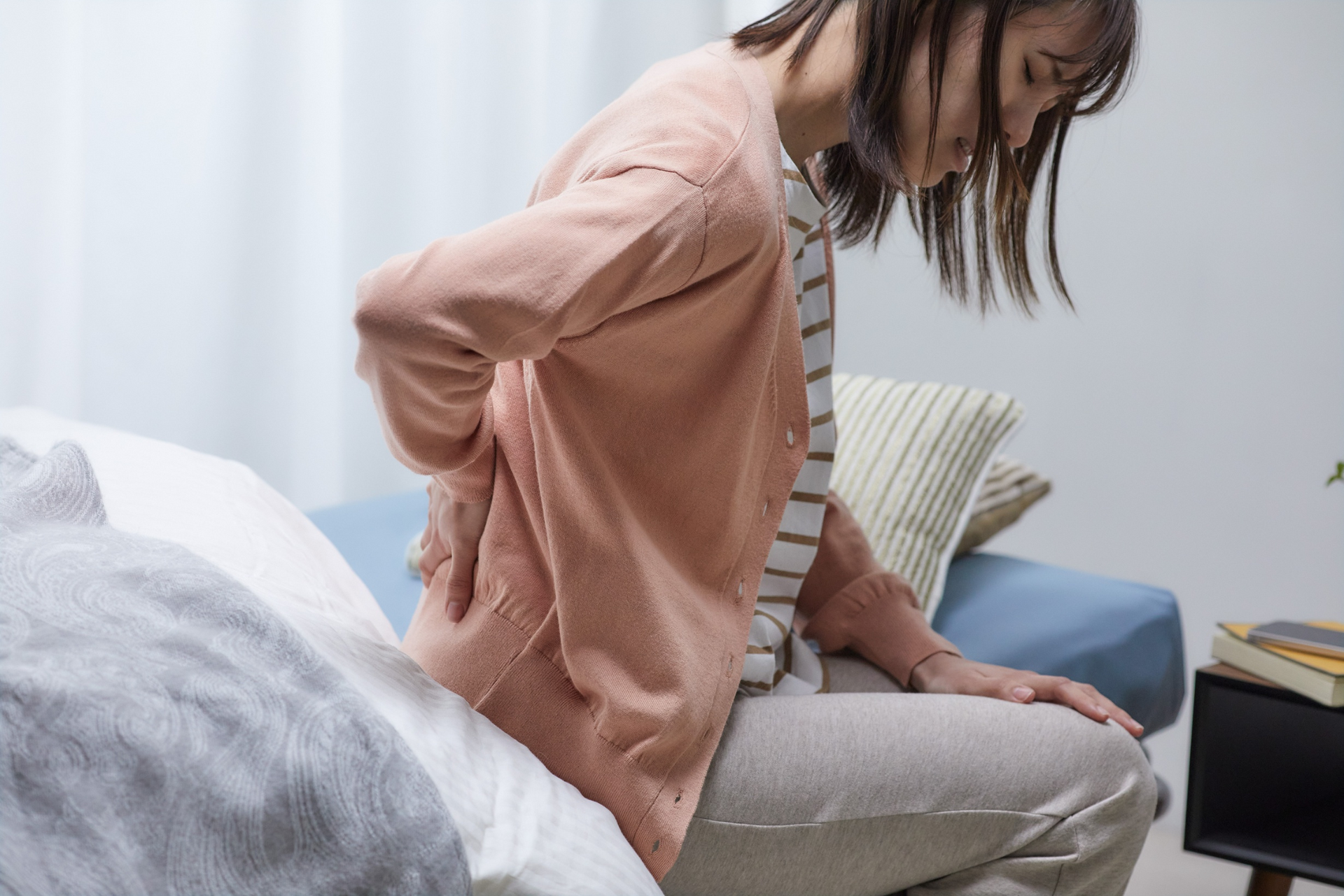 Rigidità e dolori articolari al mattino: quando è normale e quando no