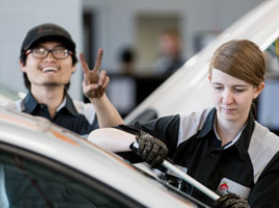 apple autos employees