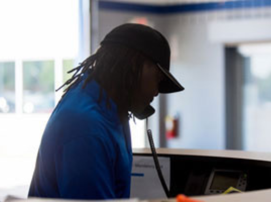 apple autos employees