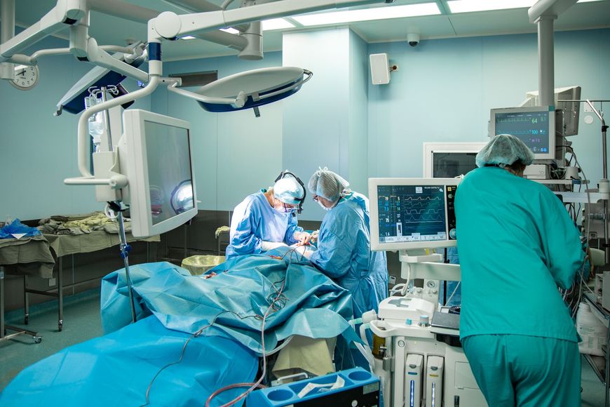 Consulta médica especializada en cirugía digestiva