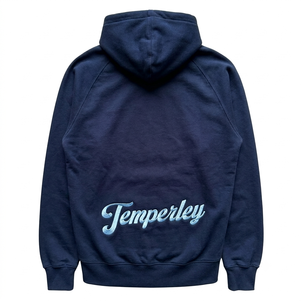 Sudadera con capucha azul marino con bolsillo delantero y texto azul claro 