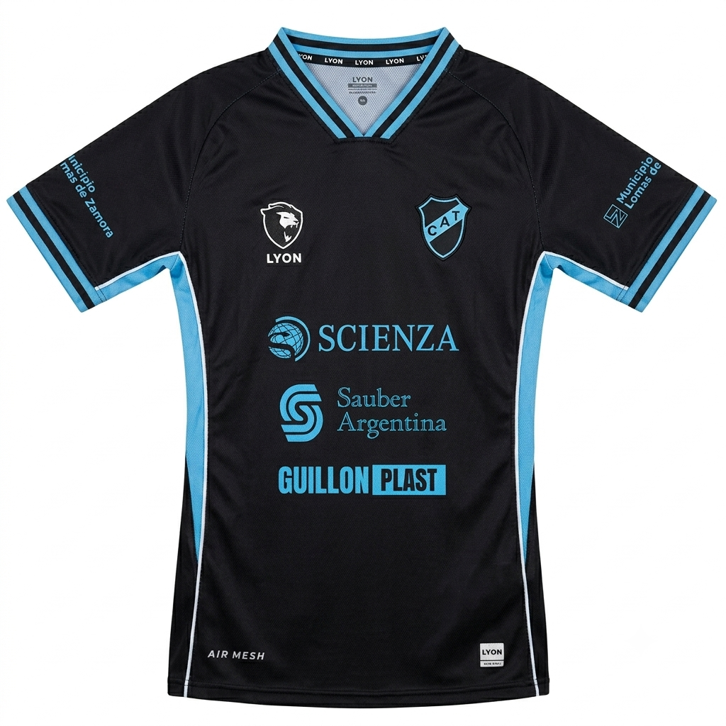 Camiseta de rugby negra con ribete turquesa y logotipos de patrocinadores, vista frontal sobre fondo blanco.