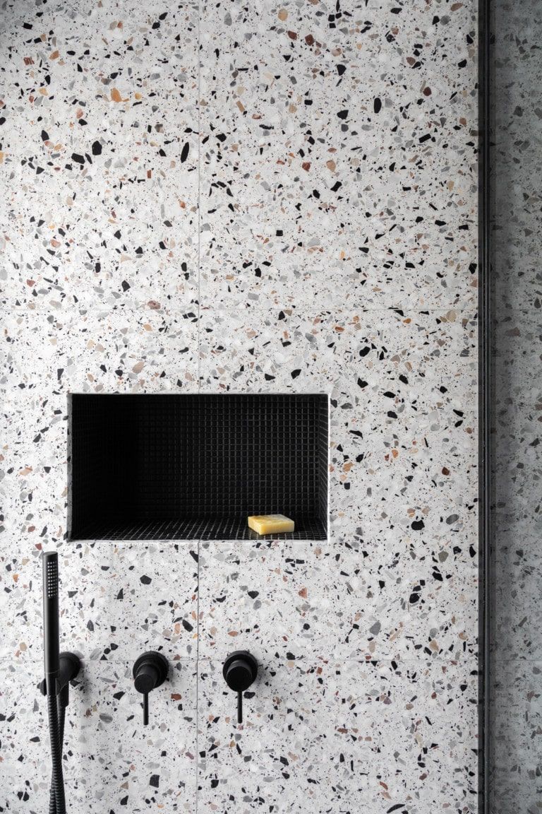 terrazzo et niche noir