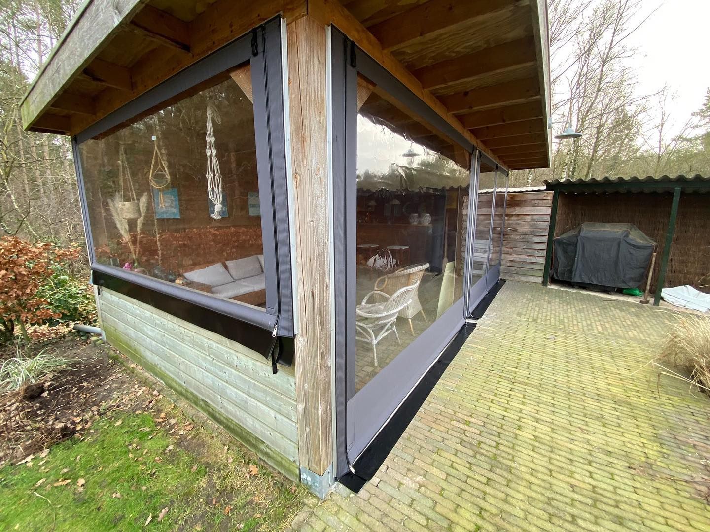 veranda zeil op maat gemaakt en geplaats in t harde