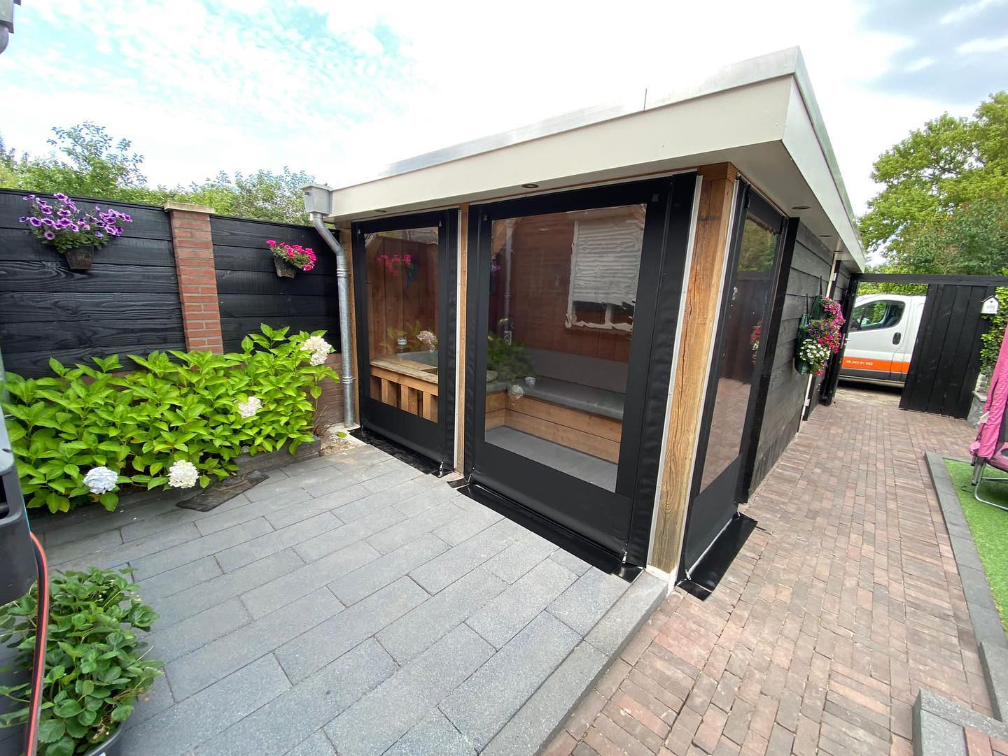 houten veranda met verandazeilen opmaat