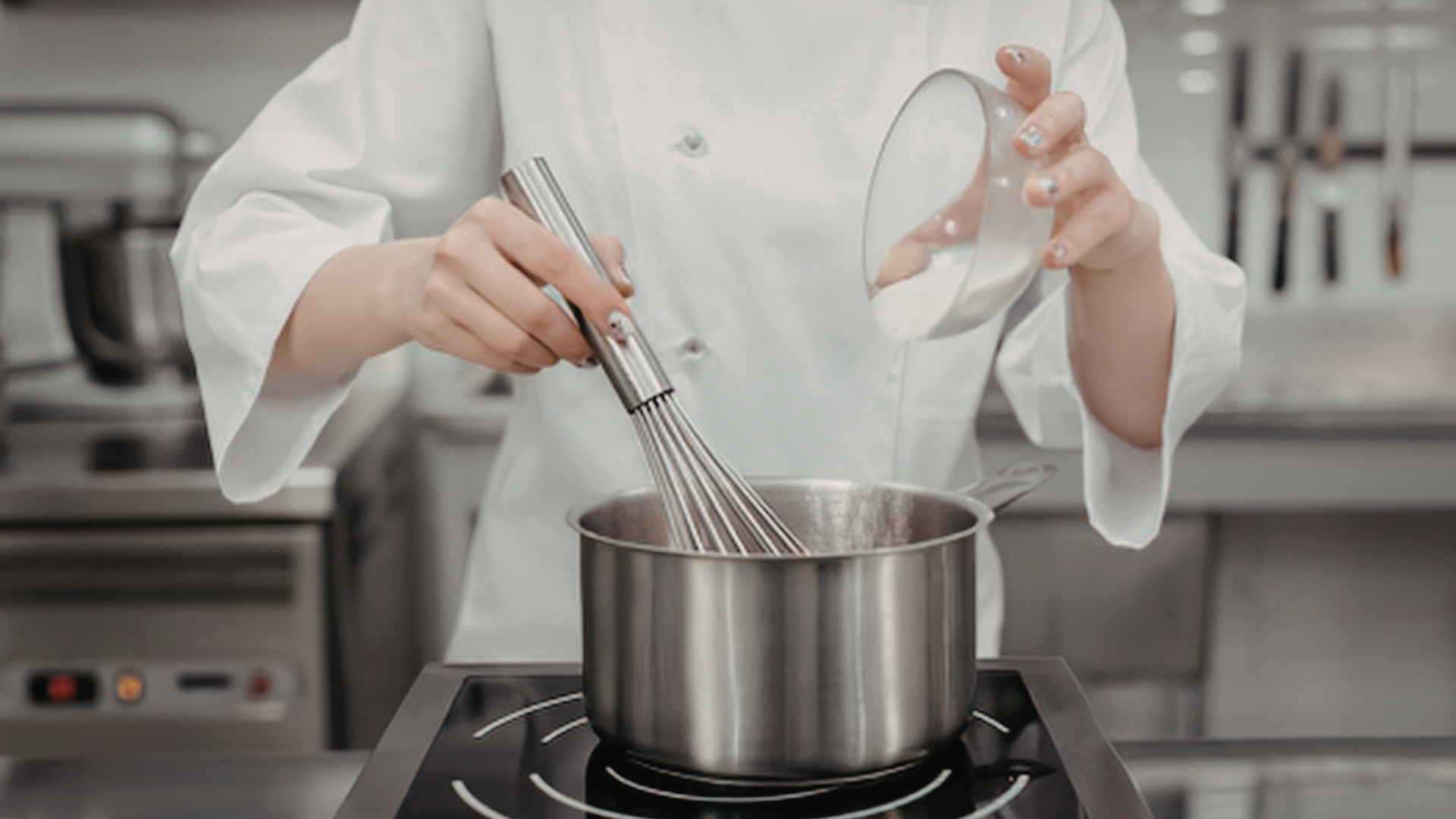 sauce texture in commercial kitchen using food stabilizers