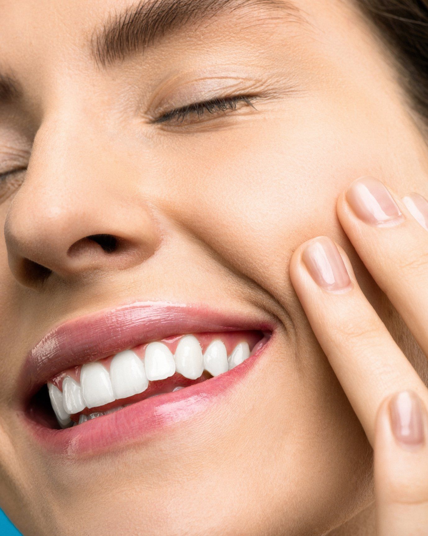 woman-with-veneers-after-surgery-colombia