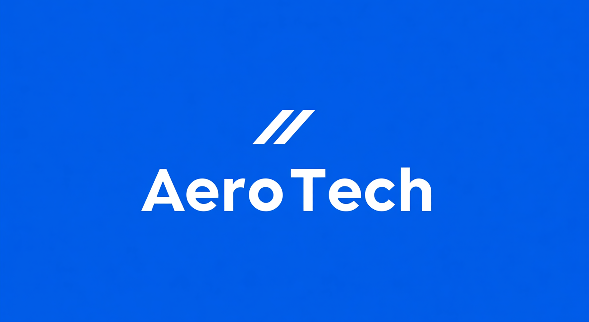 Het AeroTech-logo met twee schuine witte lijnen boven het woord AeroTech, op een blauwe achtergrond.