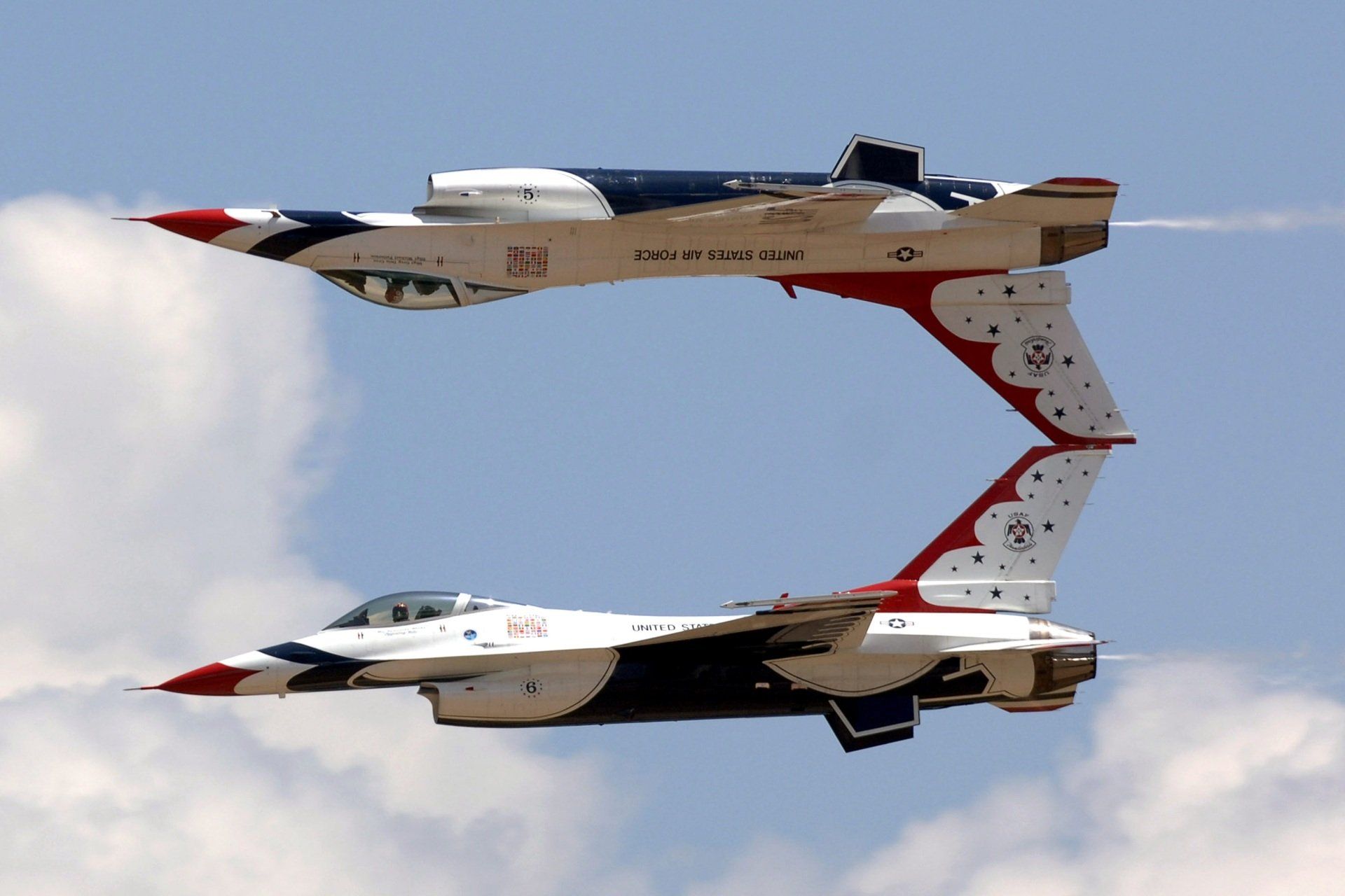 US Air Force Planes Doing A Stunt US Air Force Planes Doing A Stunt