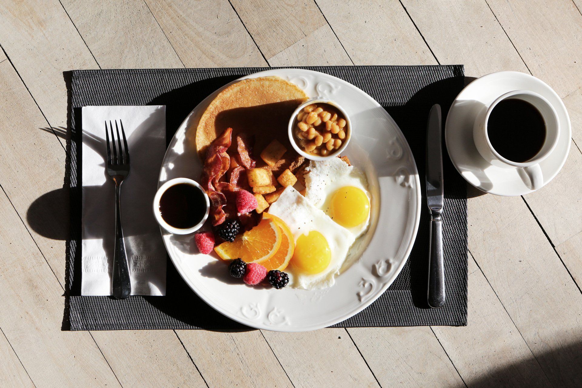 bacon and eggs breakfast