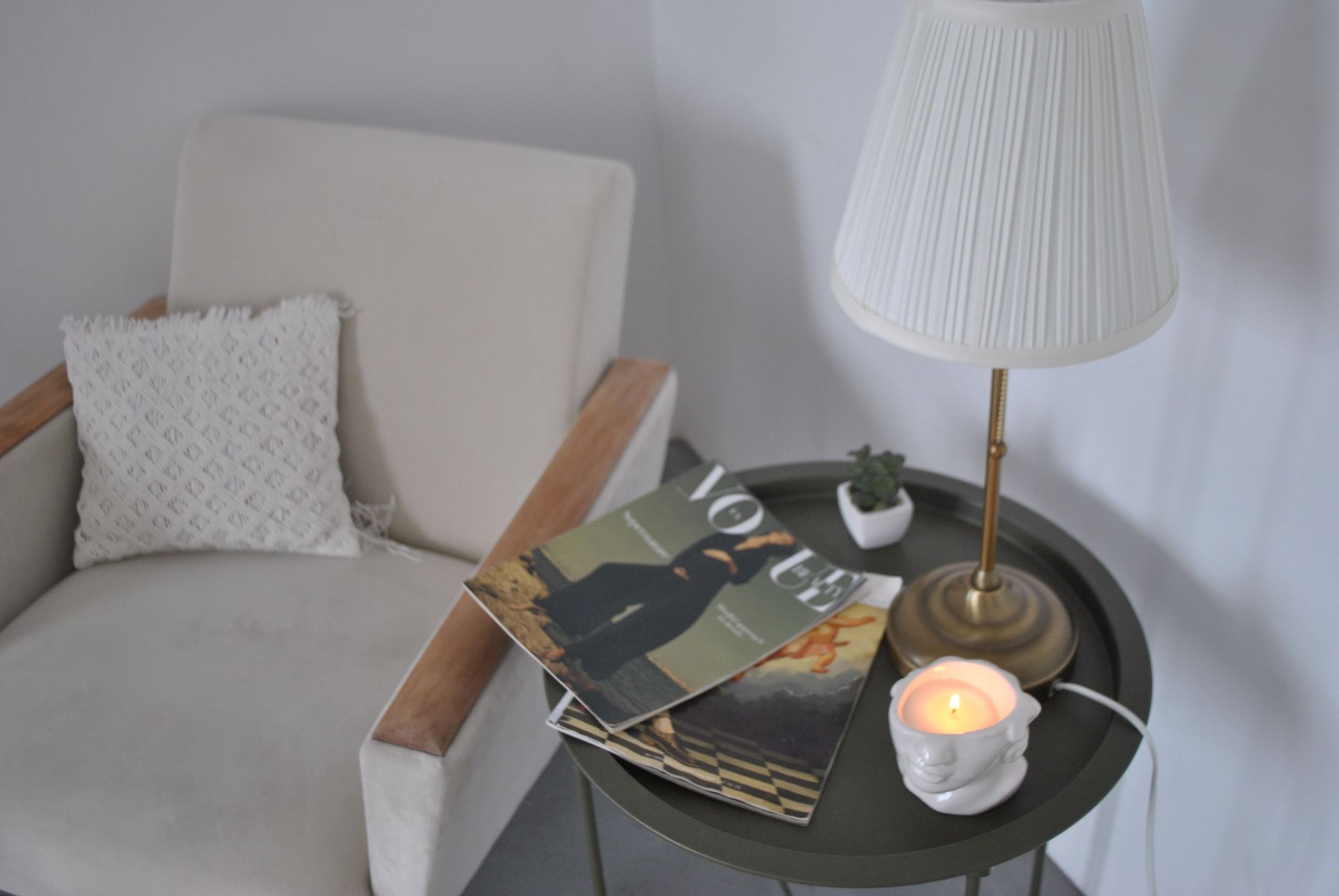 Cozy reading ideal for relaxing and reduce overwhelm
