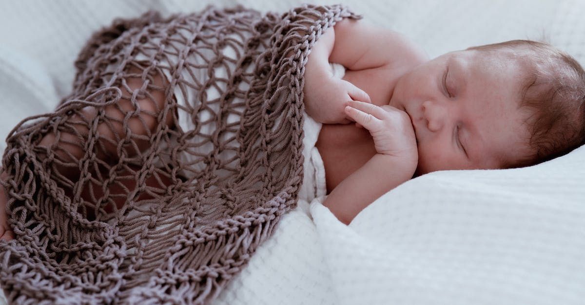 Restful newborn sleep supported by a calm postpartum environment