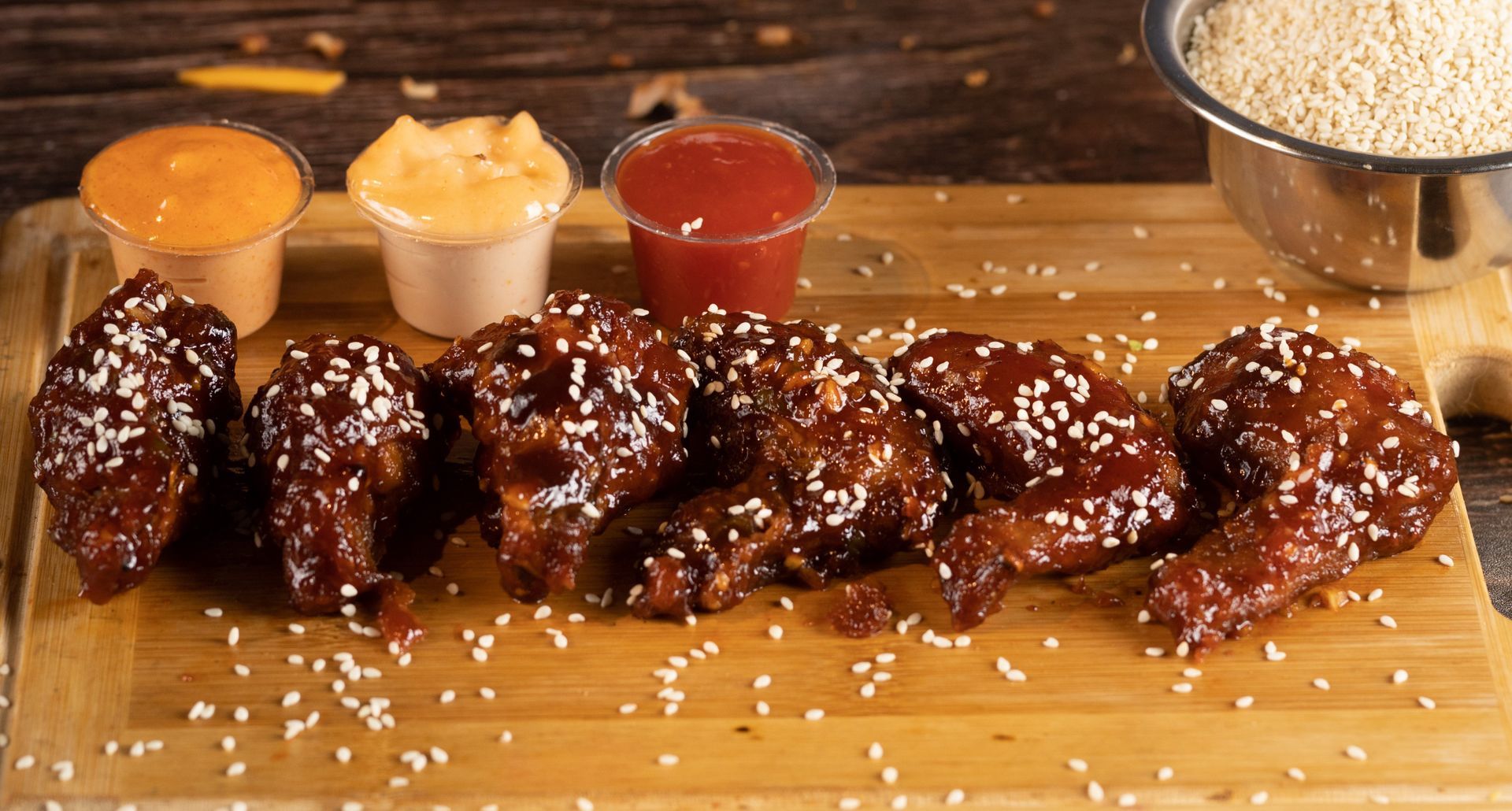 chicken-wings-and-sauces