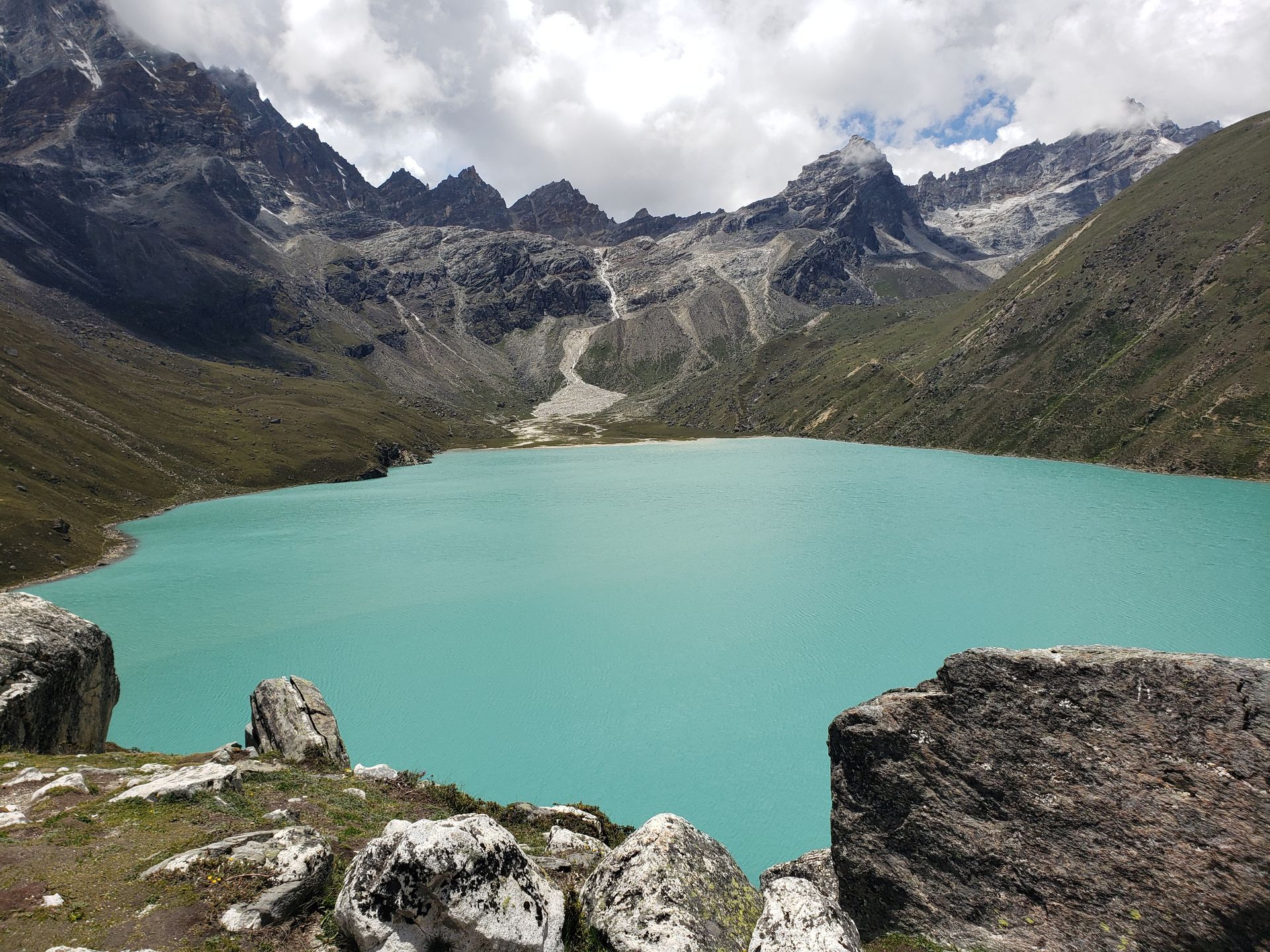 There is a large lake in the middle of a mountain surrounded by mountains.