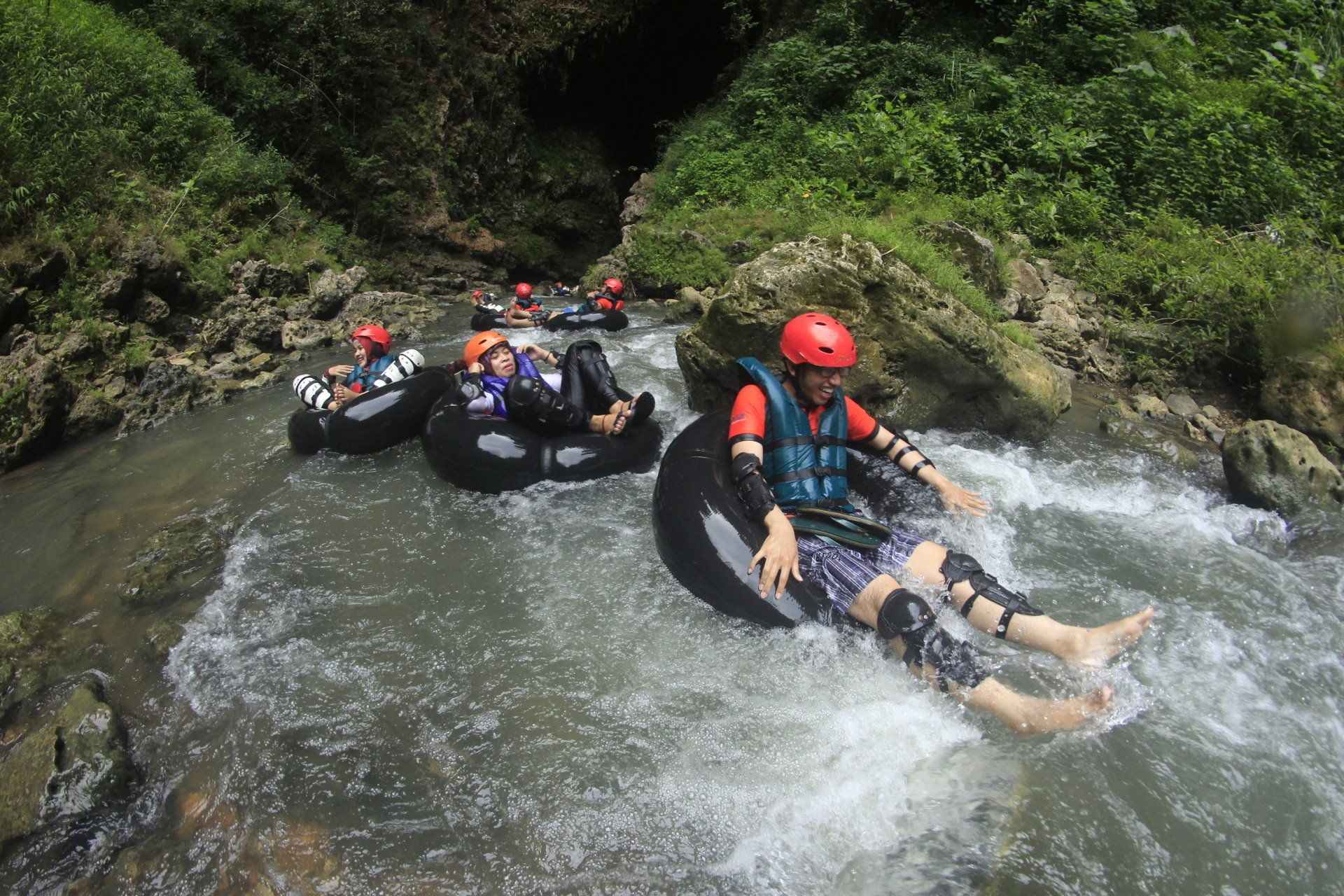 river rafting using floaty
