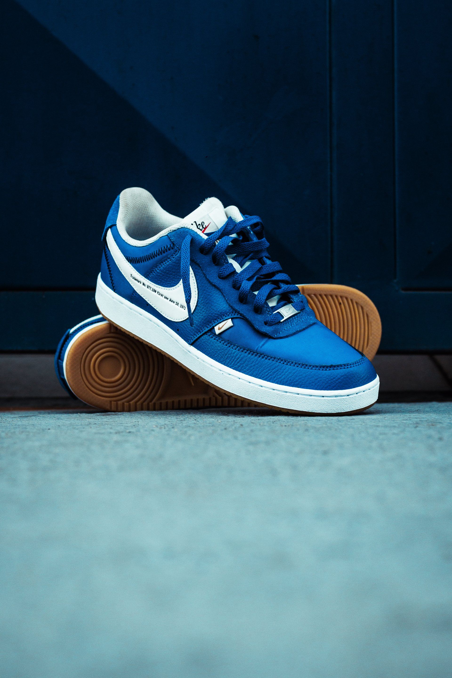 Blaue Sportschuhe