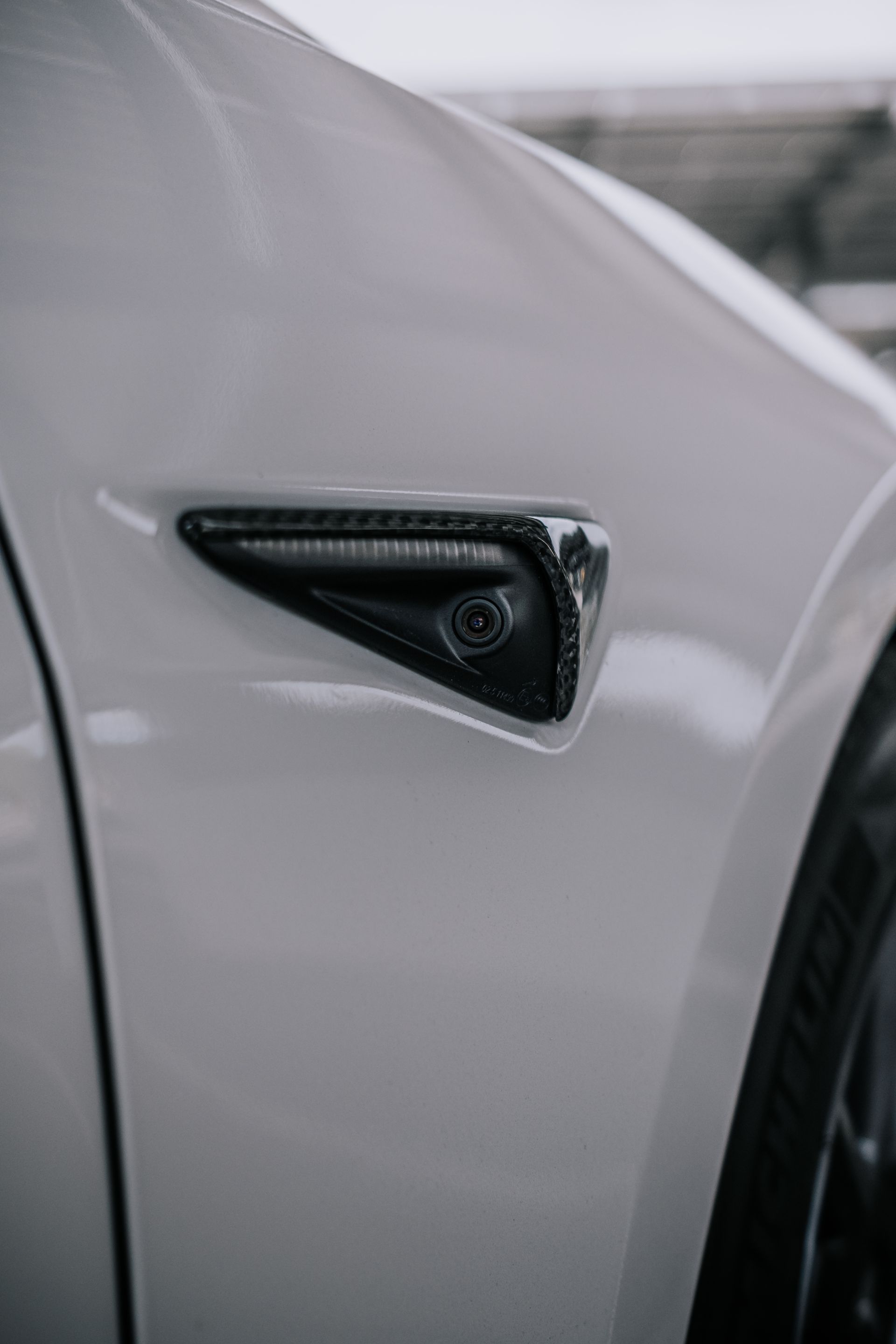 a white shiny car