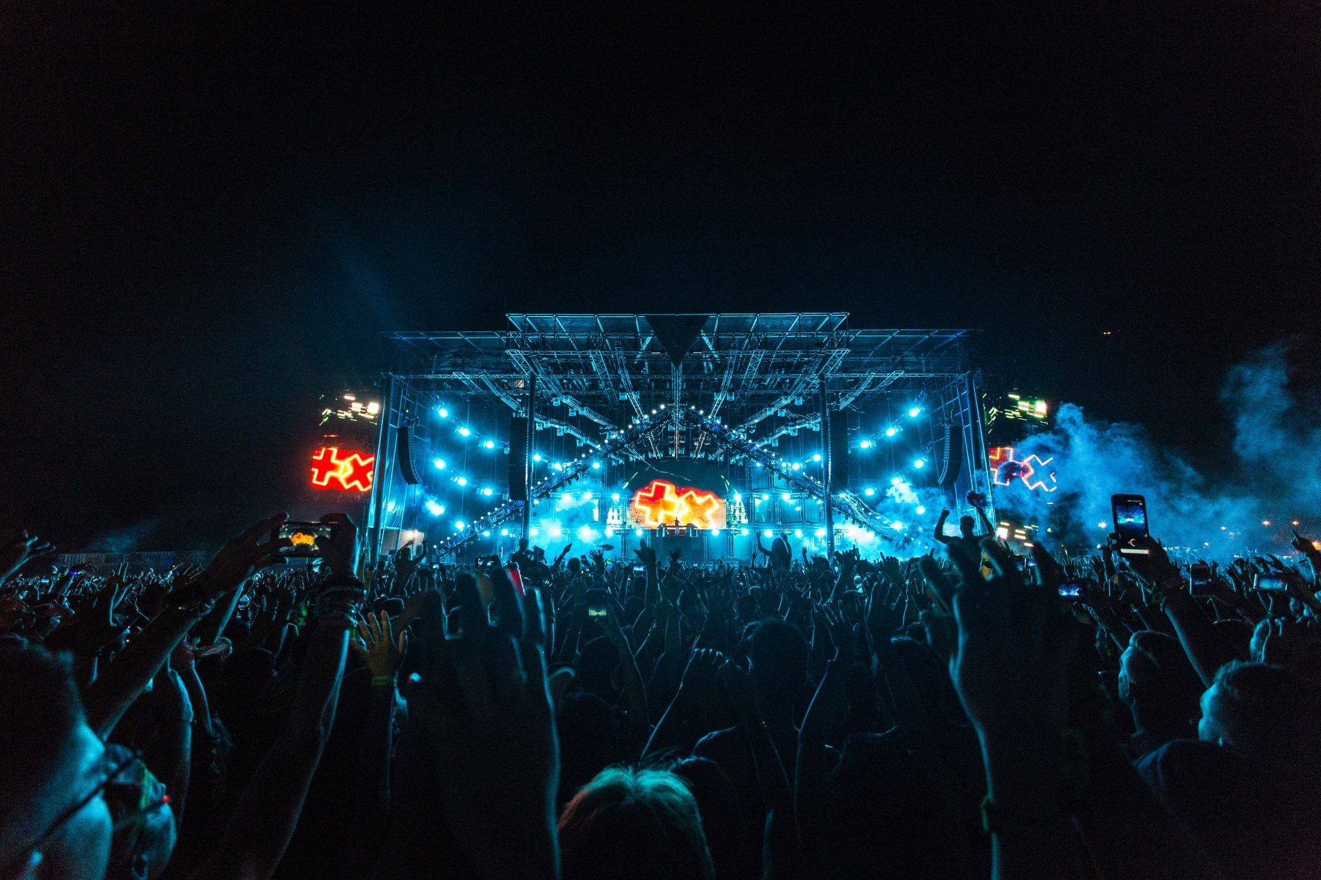 Illuminare lo Schermo: Esplorando il Potenziale Creativo dei LED Wall nelle Produzioni Video TV e We