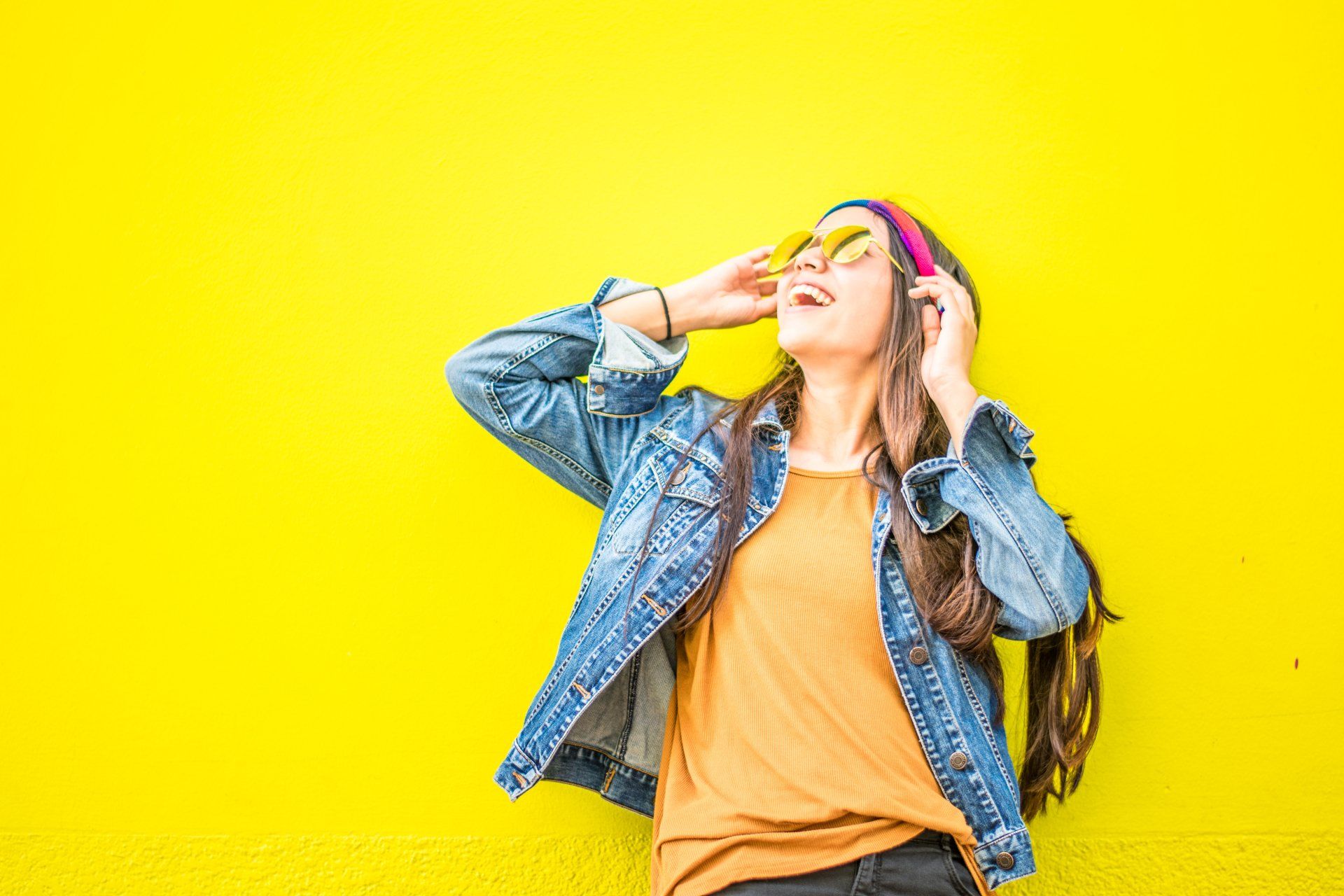 Woman with sunglasses smiling
