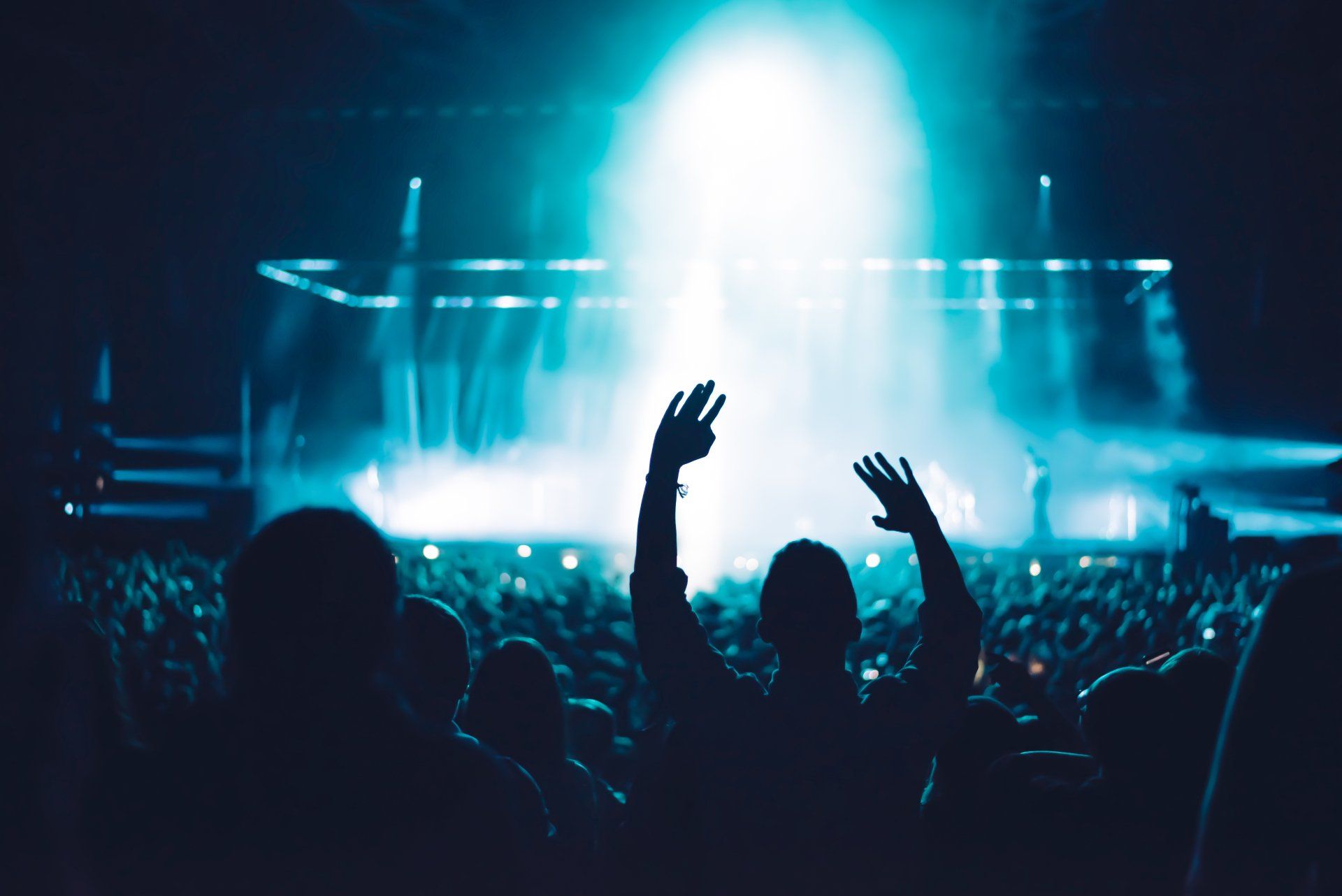 Il Ruolo del Fonico nell'Allestimento di Palchi e Attrezzature Audio per Concerti e Feste di Piazza