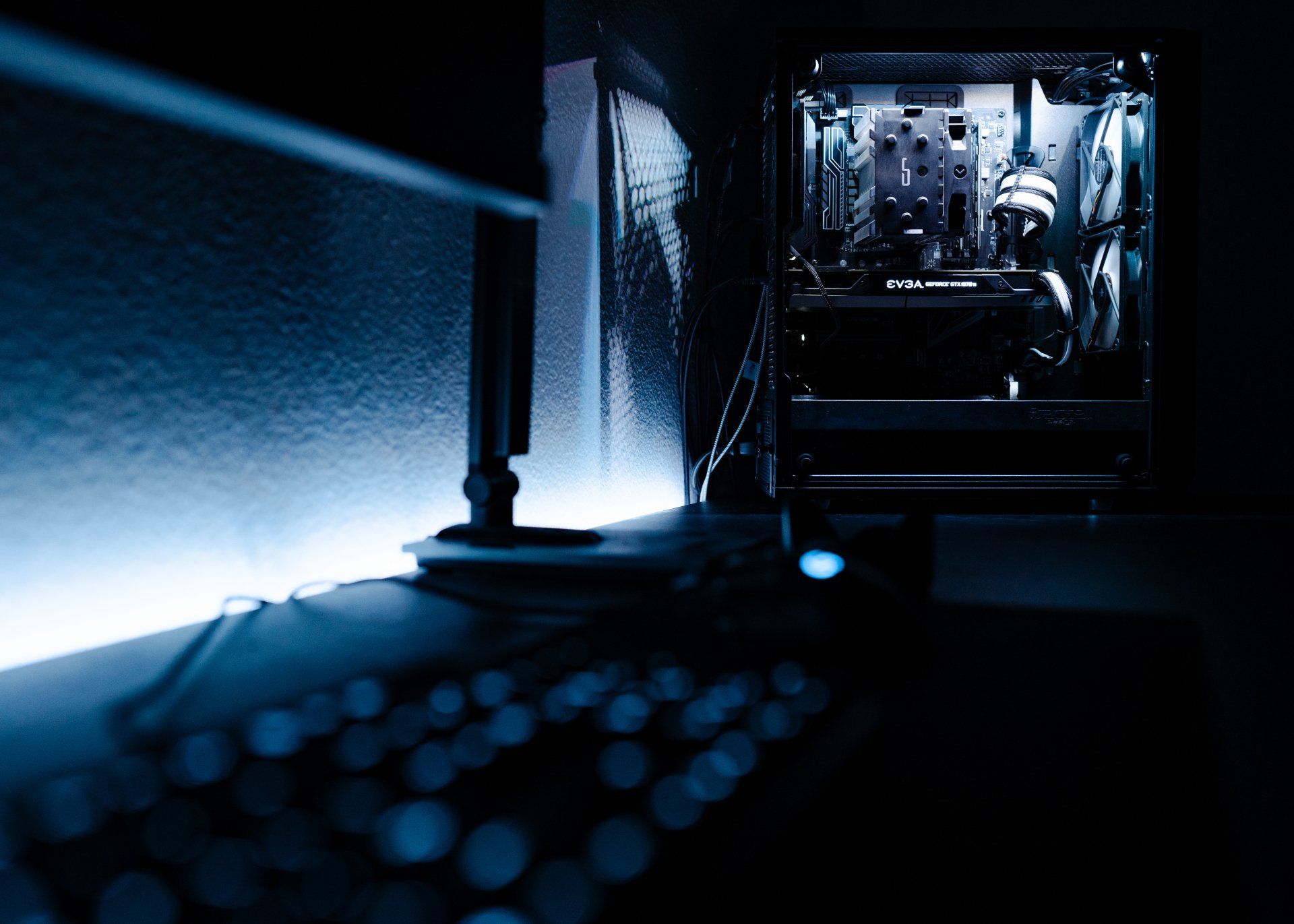 Desktop computer