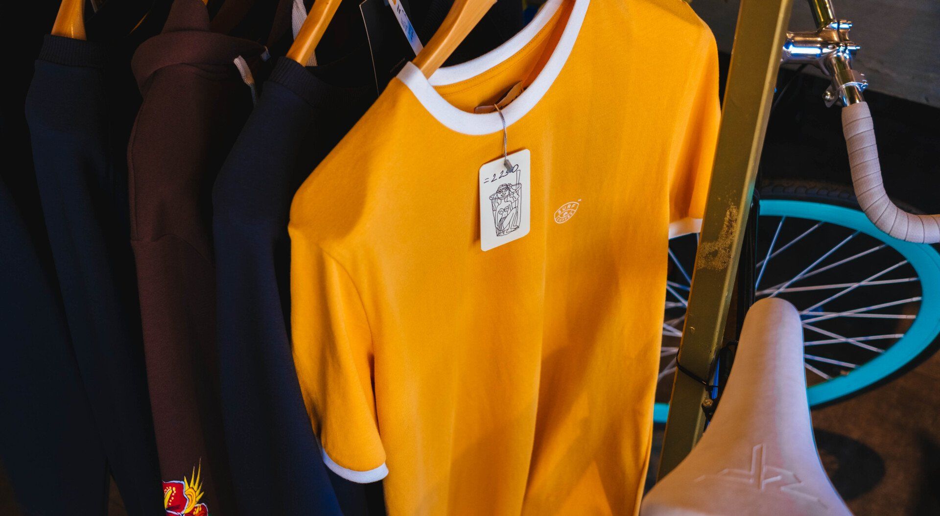 T-shirt in kledingwinkel