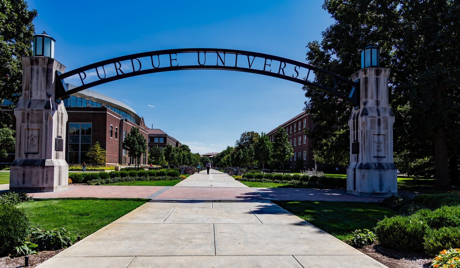A large archway with the word university on it