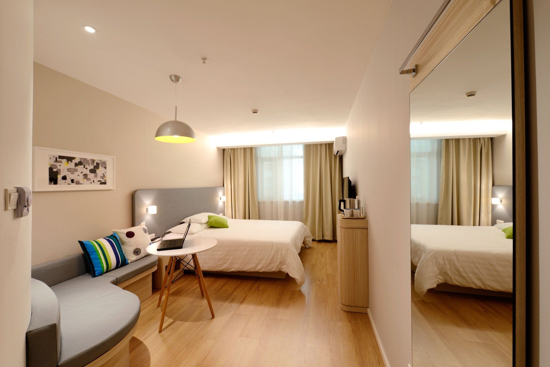 Mirrored Walls