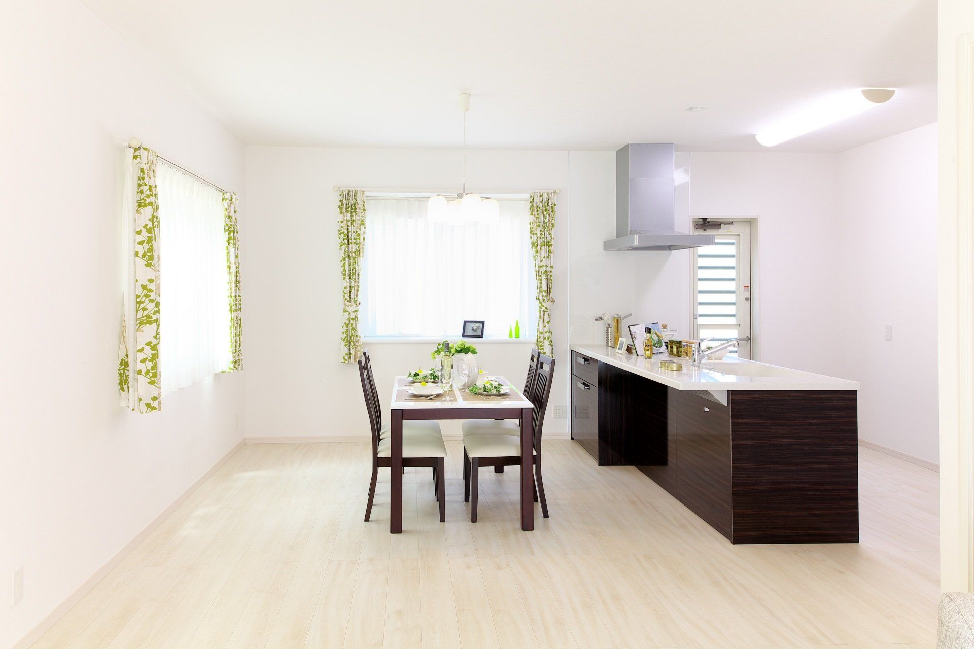 There is a dining table and chairs in the middle of the room.