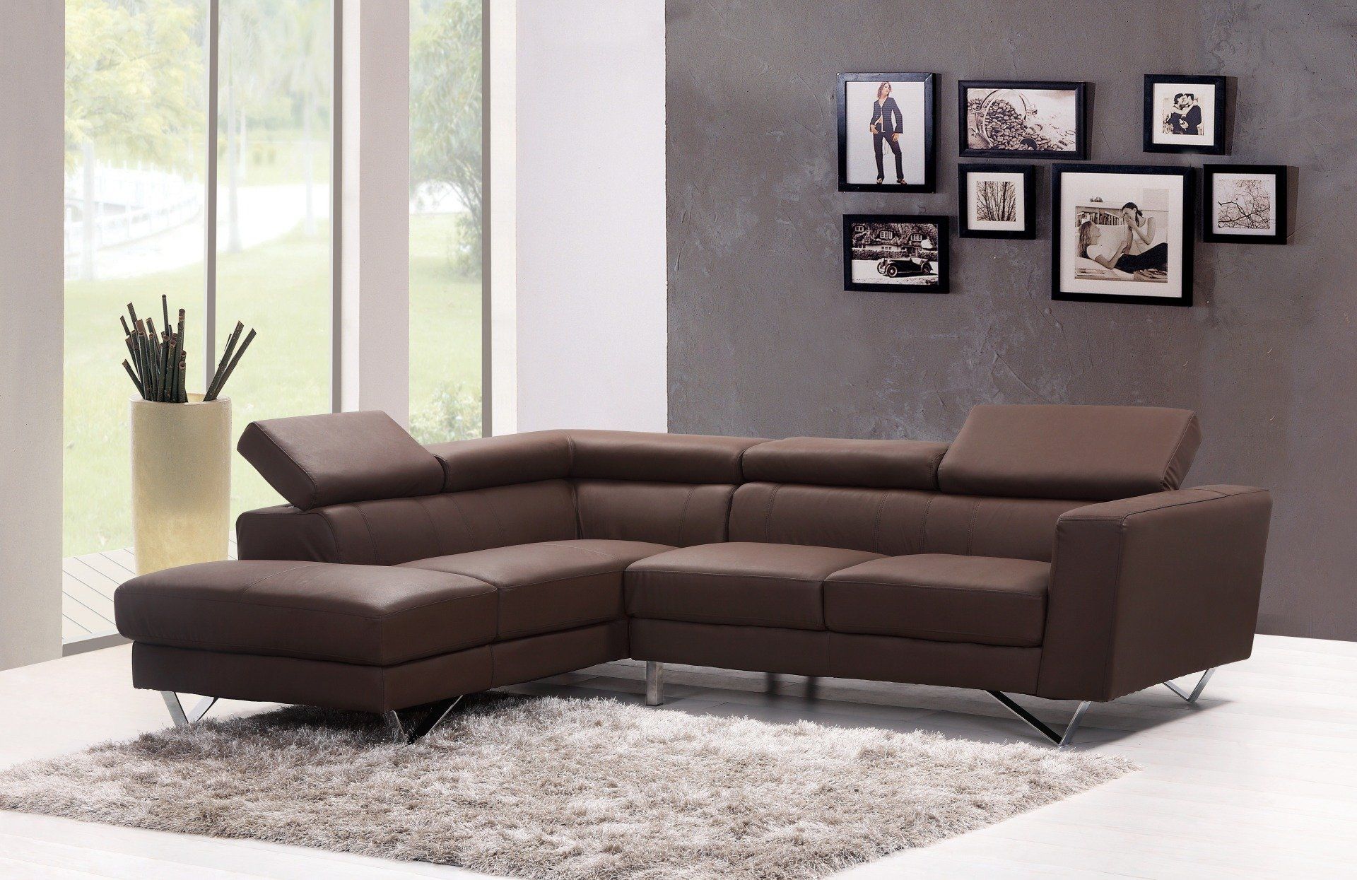 Braunes Ledersofa im Wohnzimmer