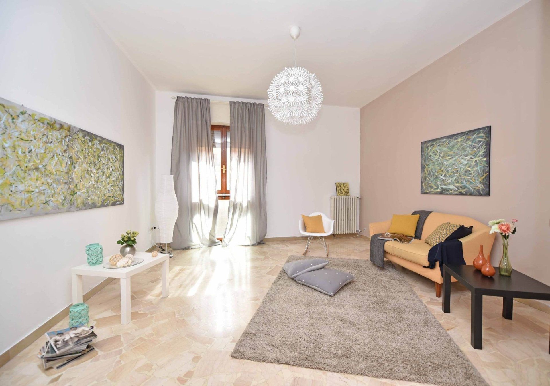 a room with carpet