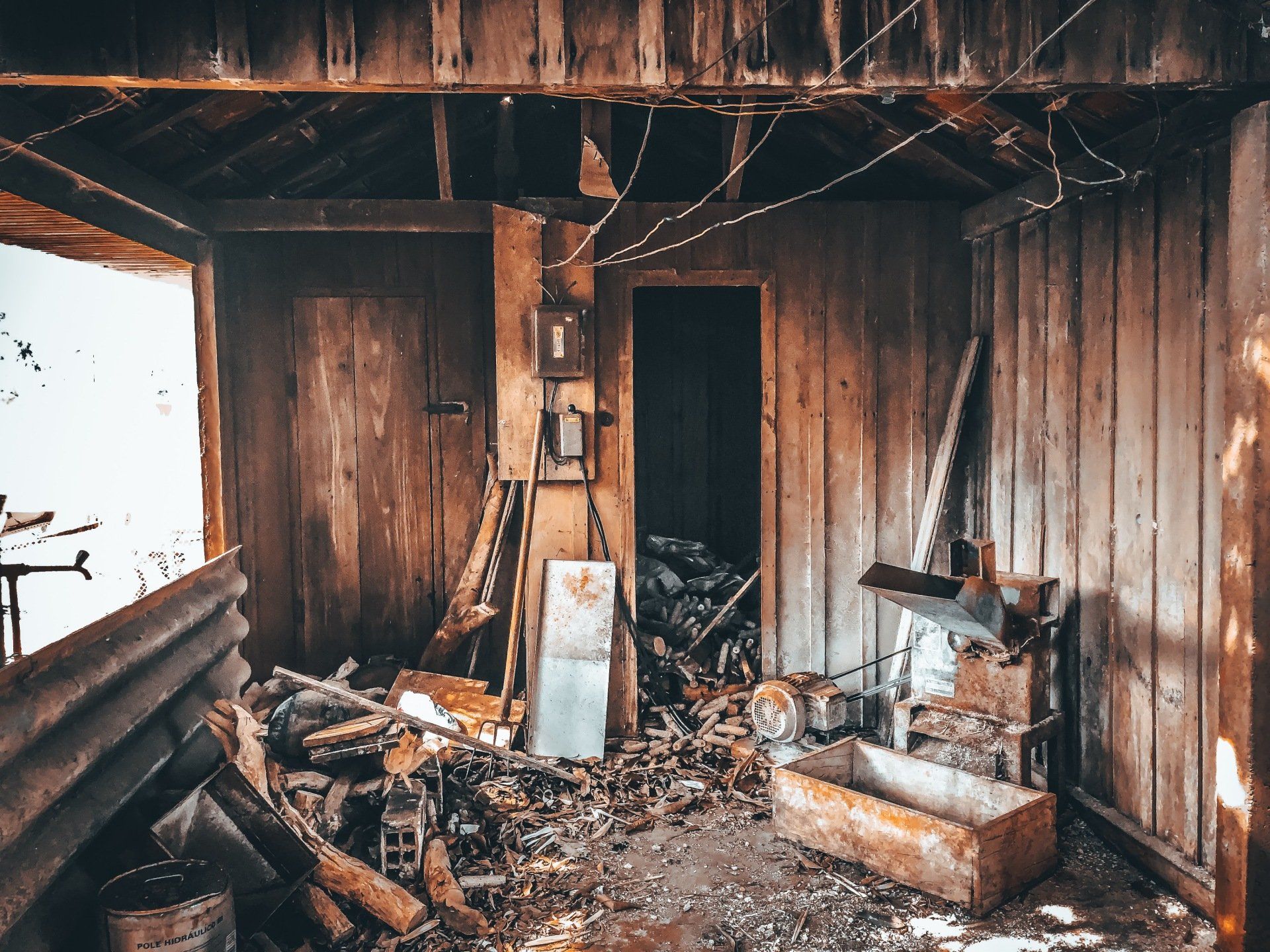 A room which needs mold and asbestos testing