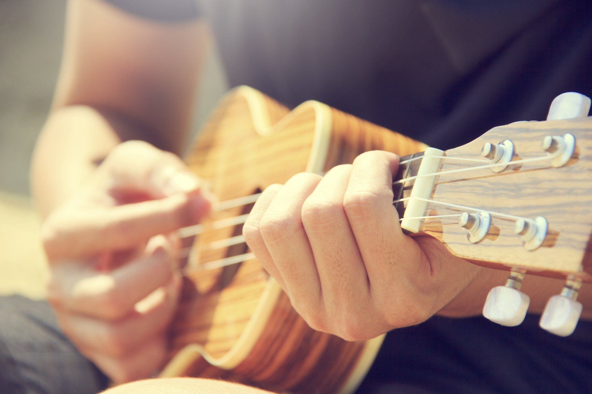 Suonare la chitarra