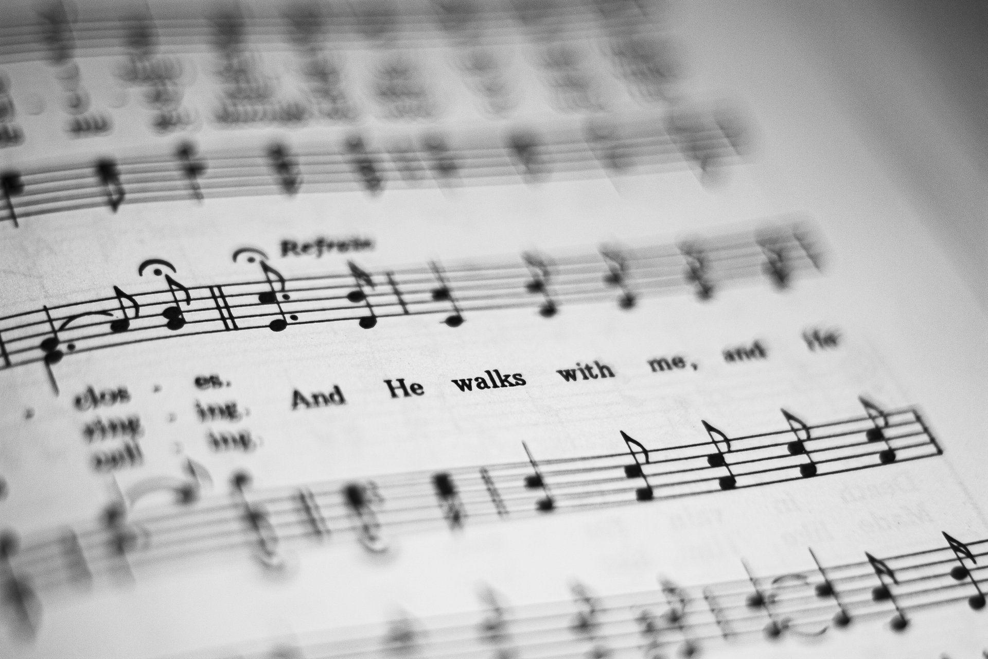 Une partition avec les mots 