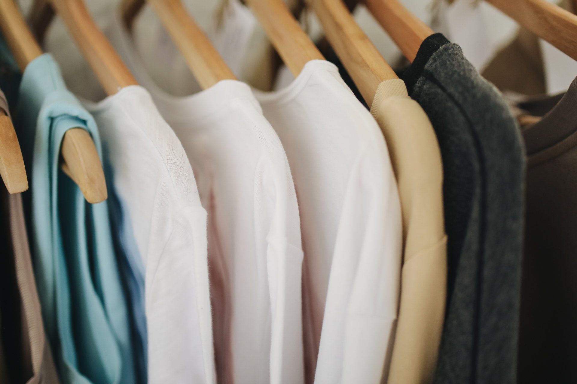 Minder kleding kopen / minimalistische garderobe