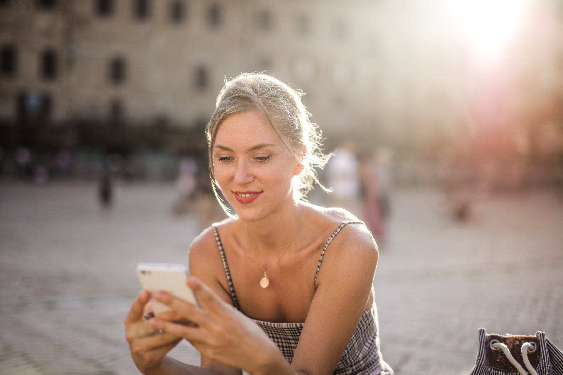 Ragazza in chat Whatsapp