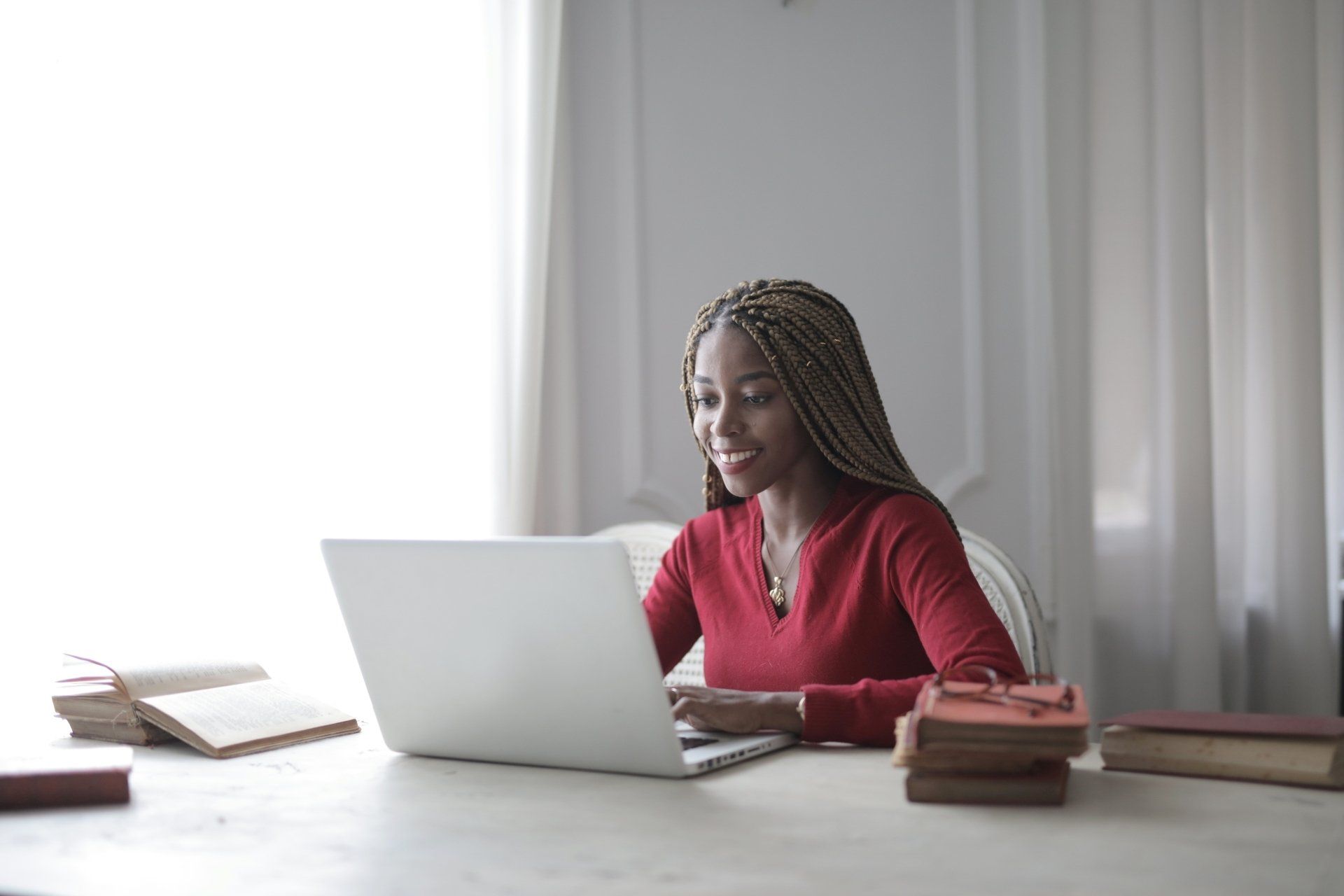 Virtual Assistant working online for their client.
