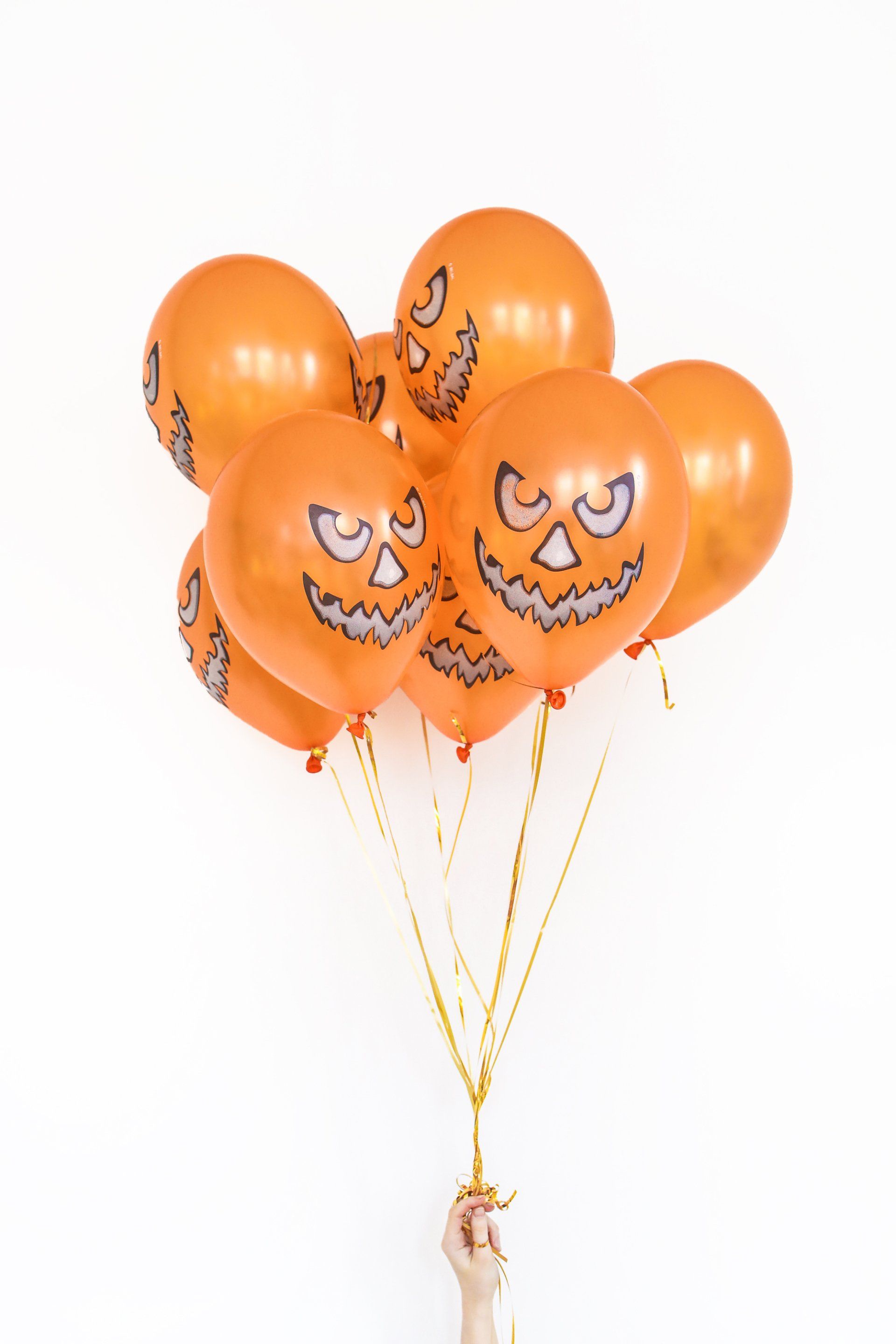 Scary Balloons with Edinburgh Party Magician, Magic Gareth