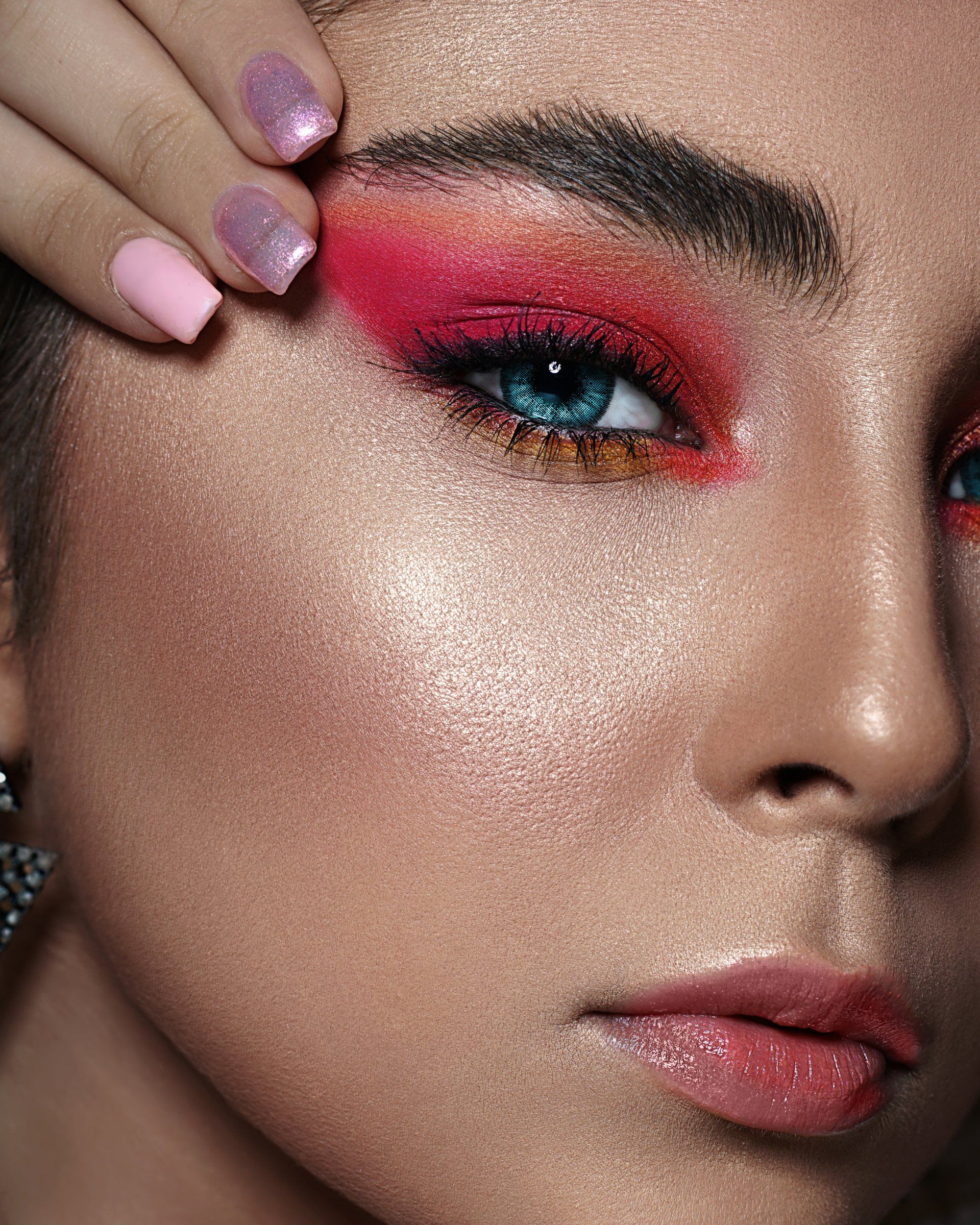 Make-up roter lidschatten