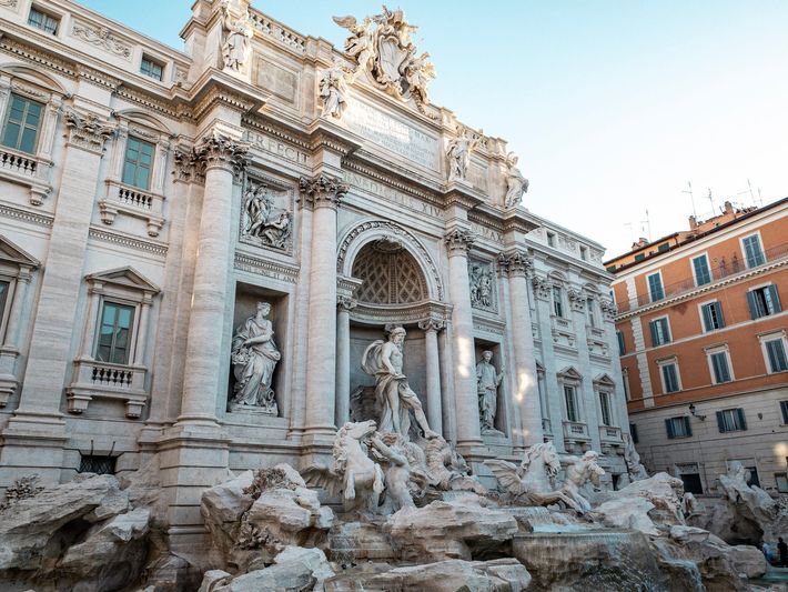 A large building with a fountain in front of it.