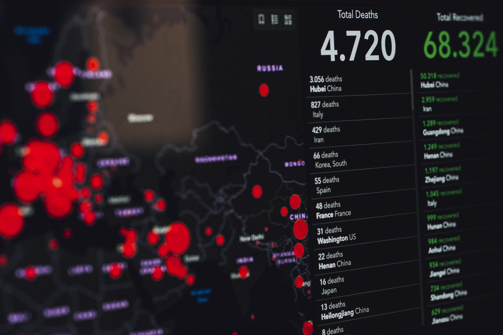 A computer screen shows a map with red dots and the number 4.720