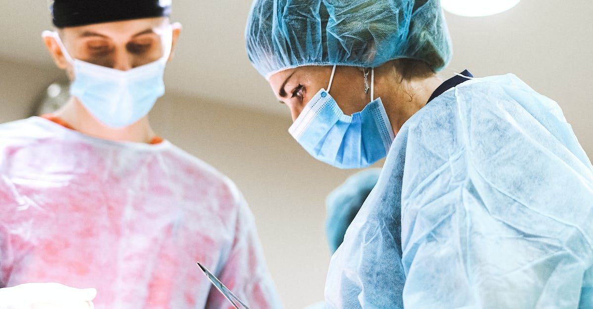 doctors-preparing-for-liposuction-colombia