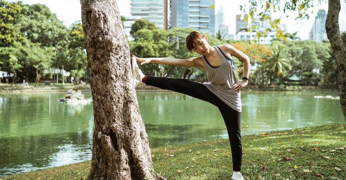 Young female runner doing a hamstring stretch, free from sciatica.