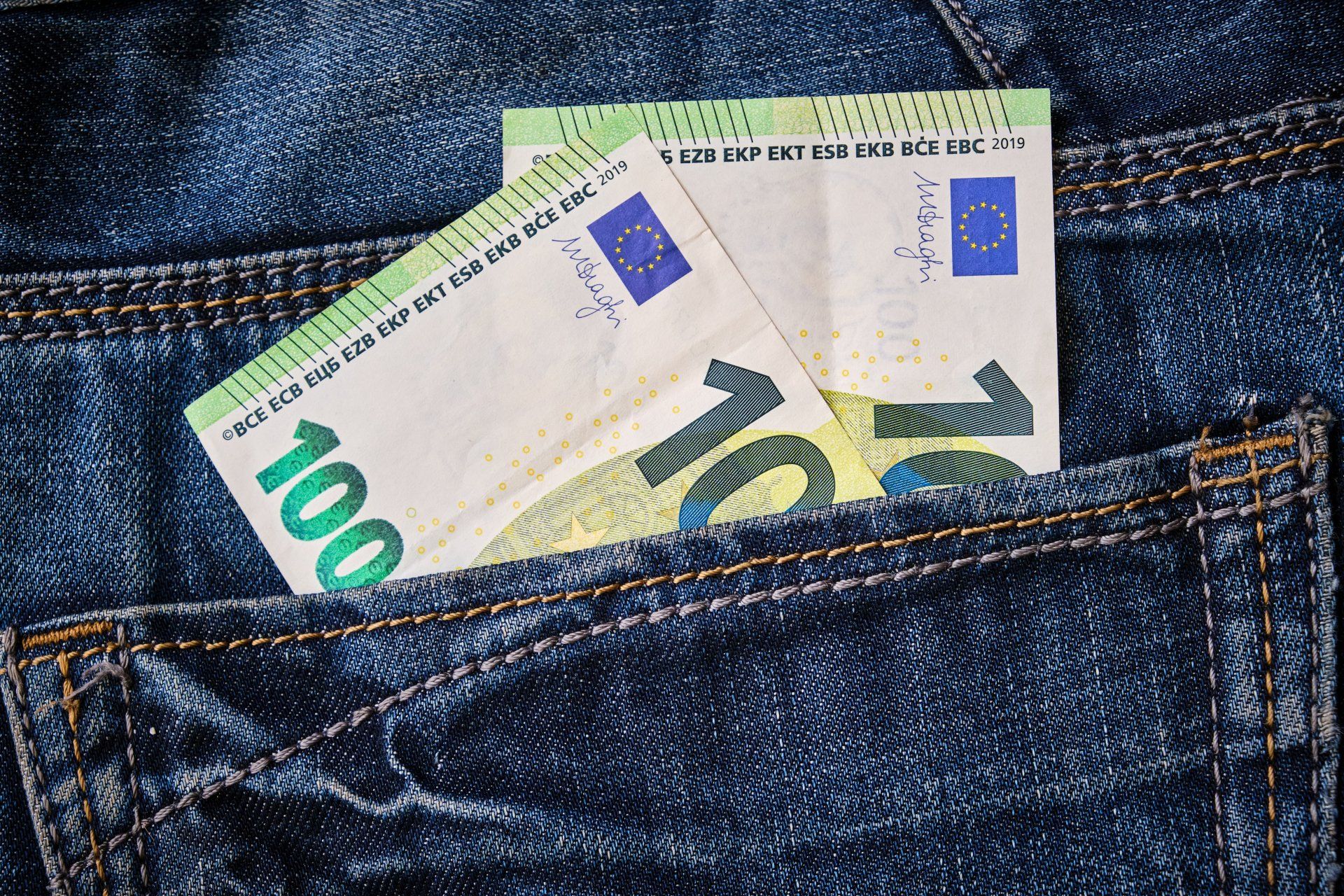 Geld verdienen met een bijbaantje, zo verdiende ik mijn eerste salaris!