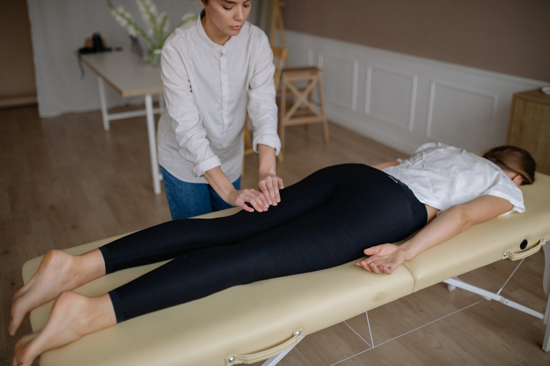 Photo of chiropractor giving massage on woman thigh in Wilmington Delaware Photo of chiropractor giving massage on woman thigh in Wilmington Delaware