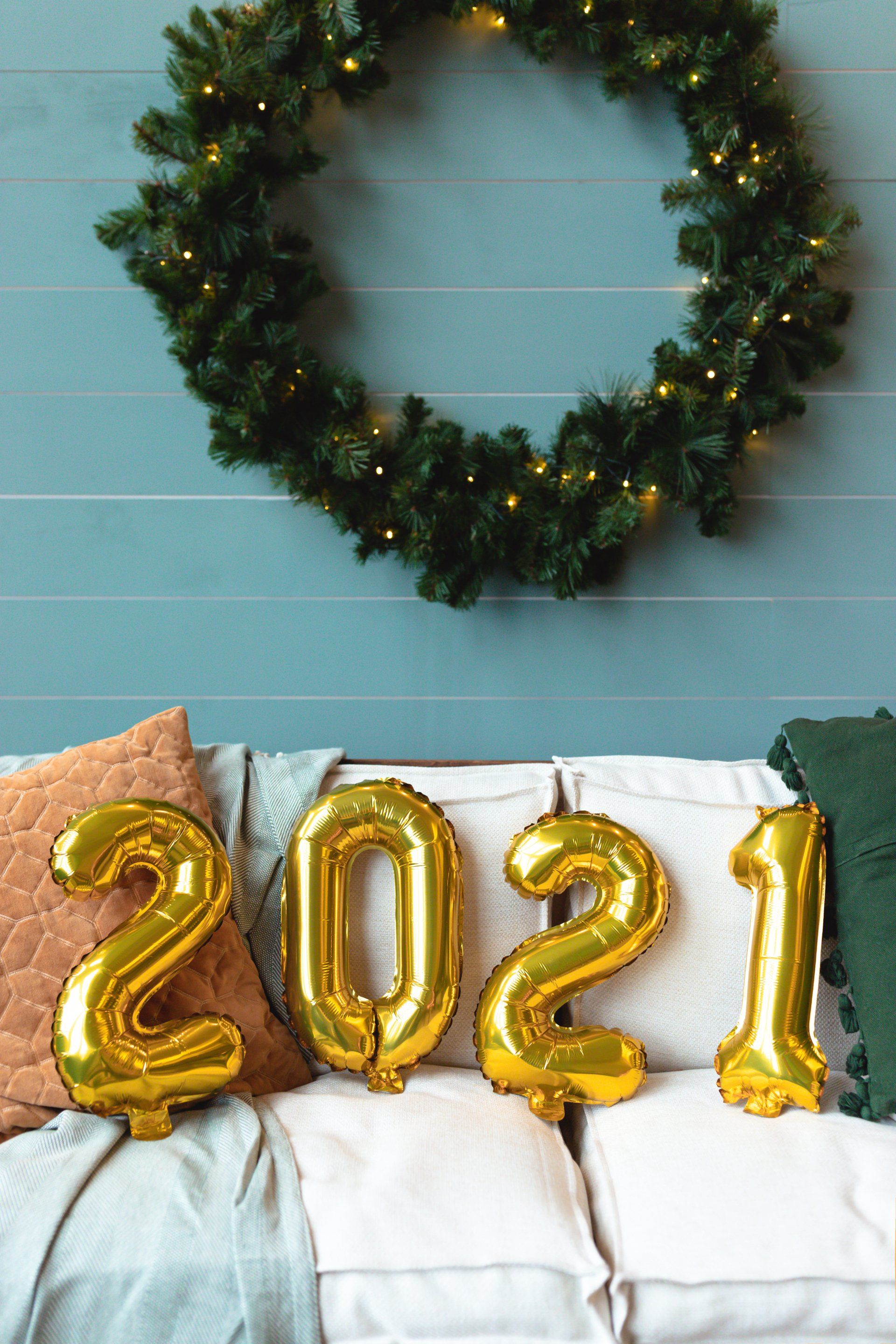 Gold balloons spelling