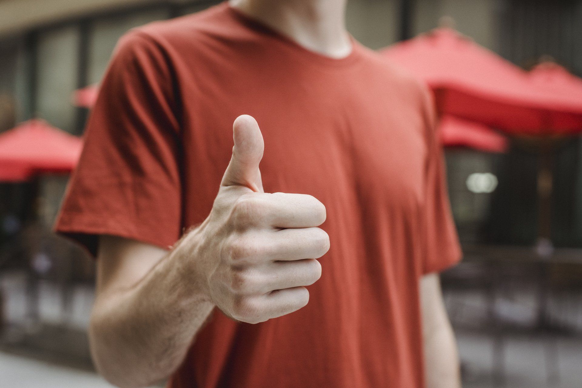 thumbs up to a good credit score