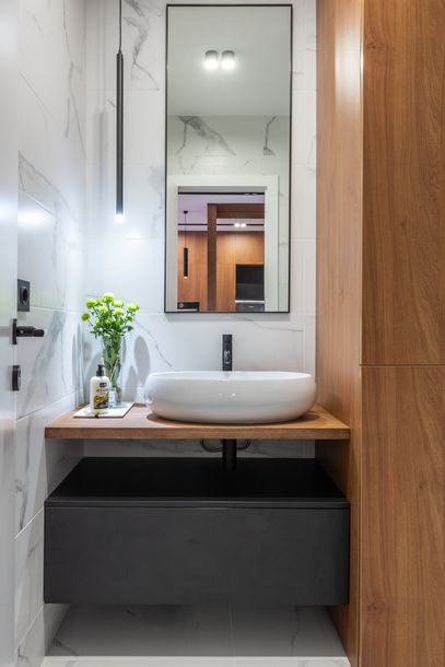 bagno con arredi in stile nordico