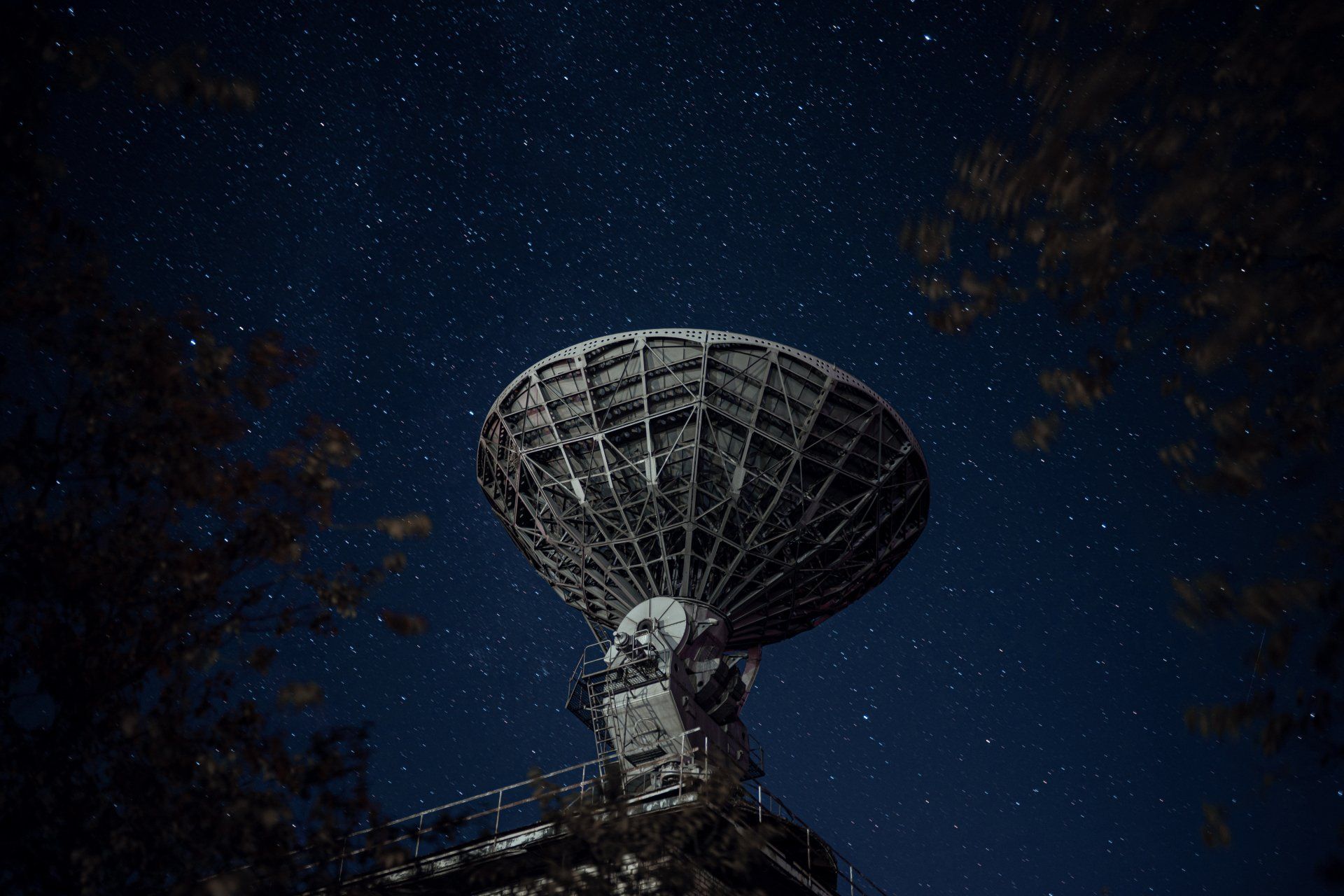 Connessioni Senza Confini: L'Innovazione dell'Up-link Satellitare nelle Produzioni Video TV e Web